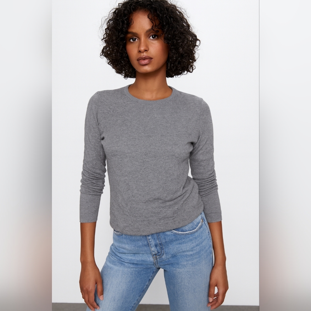 Zara Gray Casual Long Sleeve Top – Size Small | Soft Everyday Basic | Minimalist